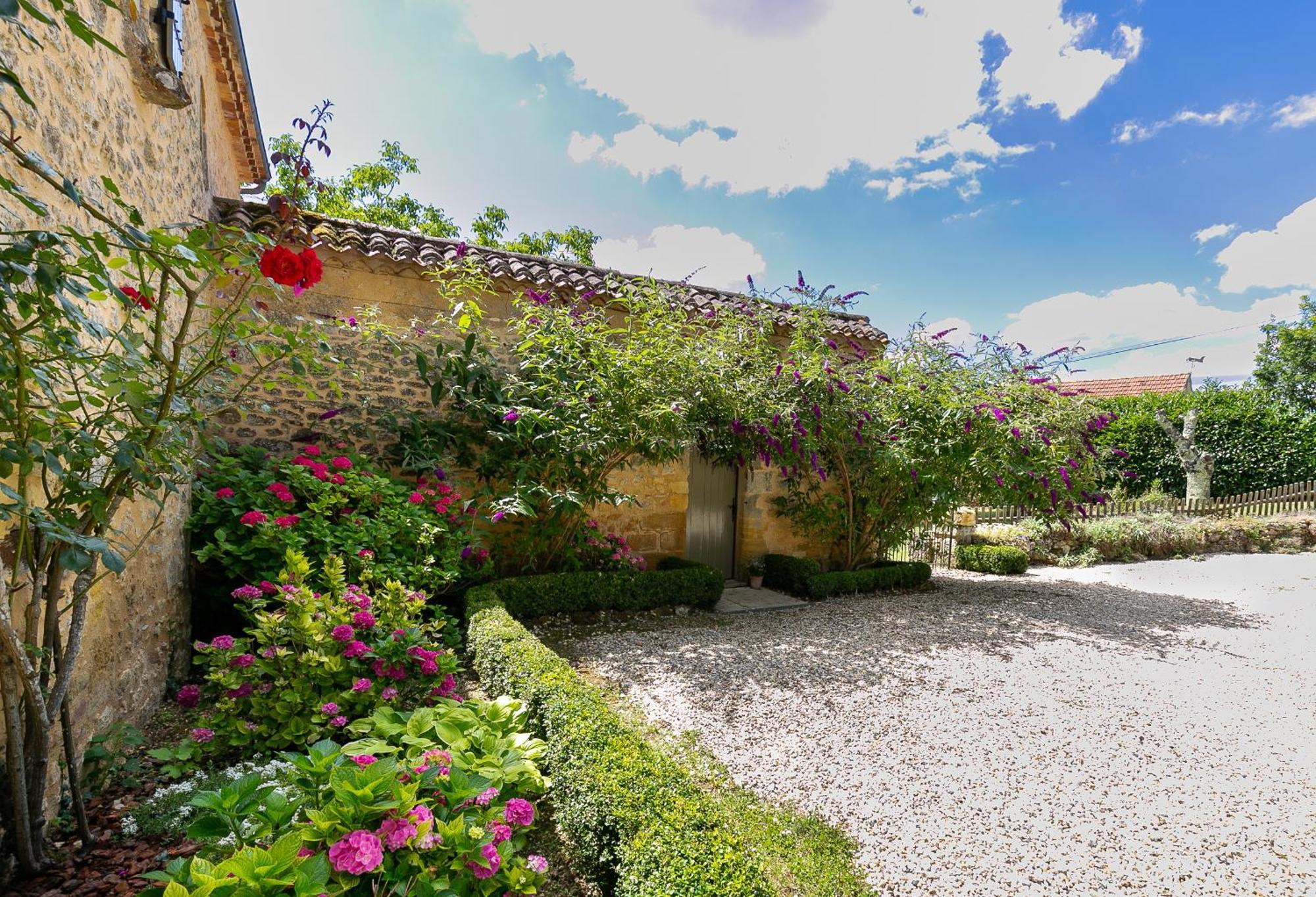La Maison Louverie Pontours Exteriör bild